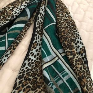 Long rectangular fashion scarf